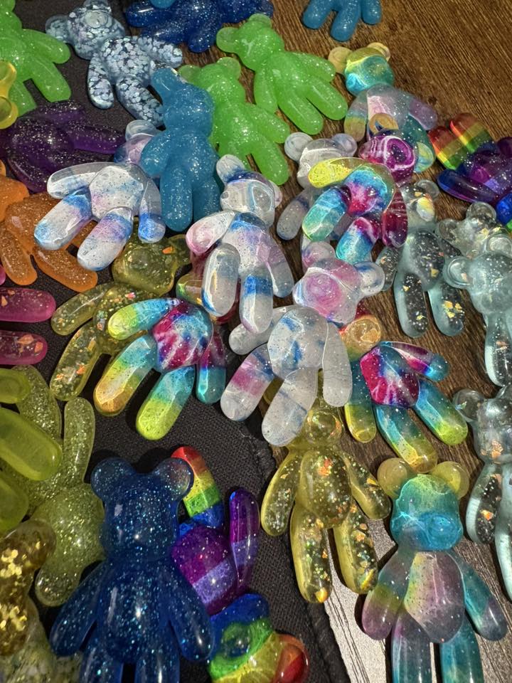 59 x Resin bears