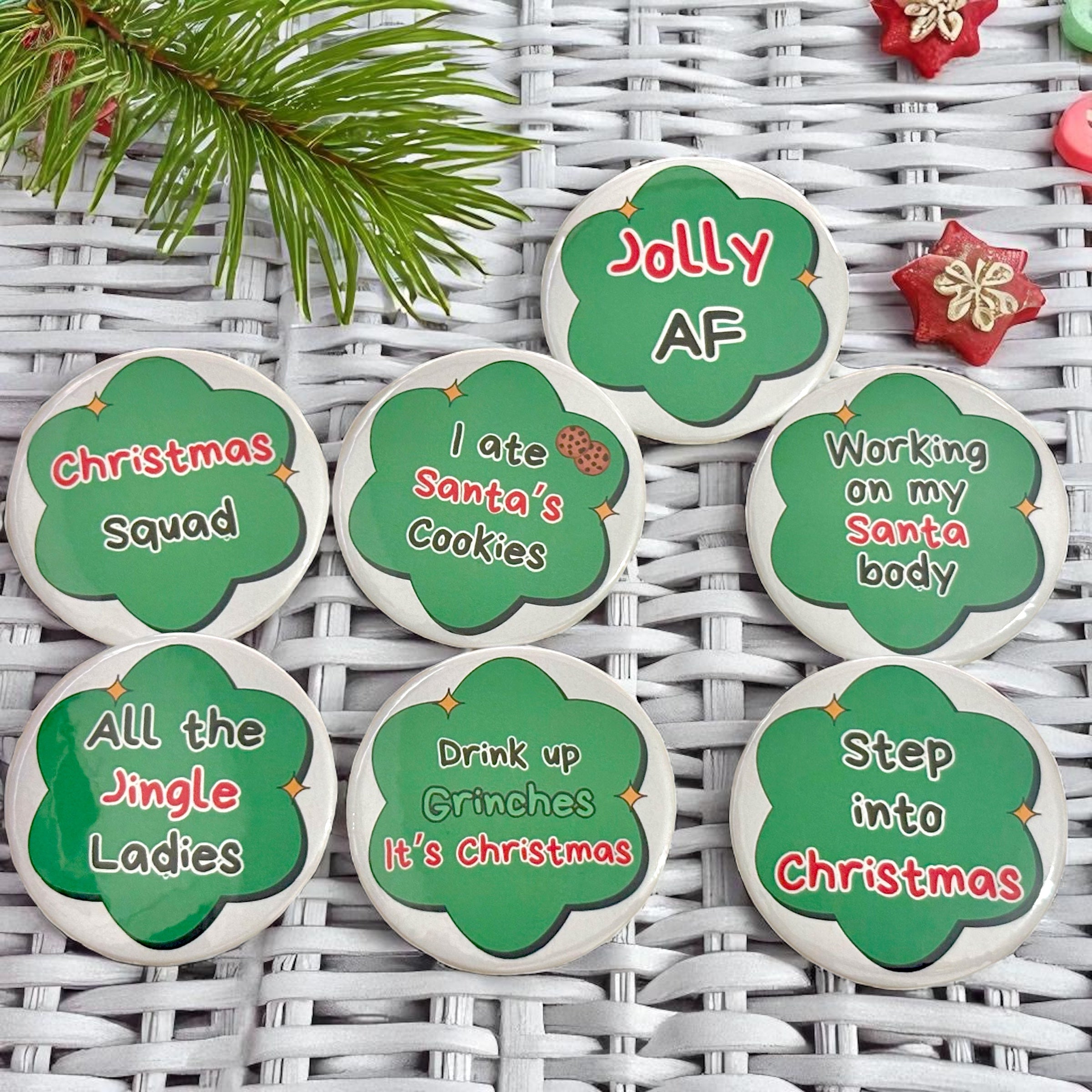 10 x Christmas 'Green Design' Badges