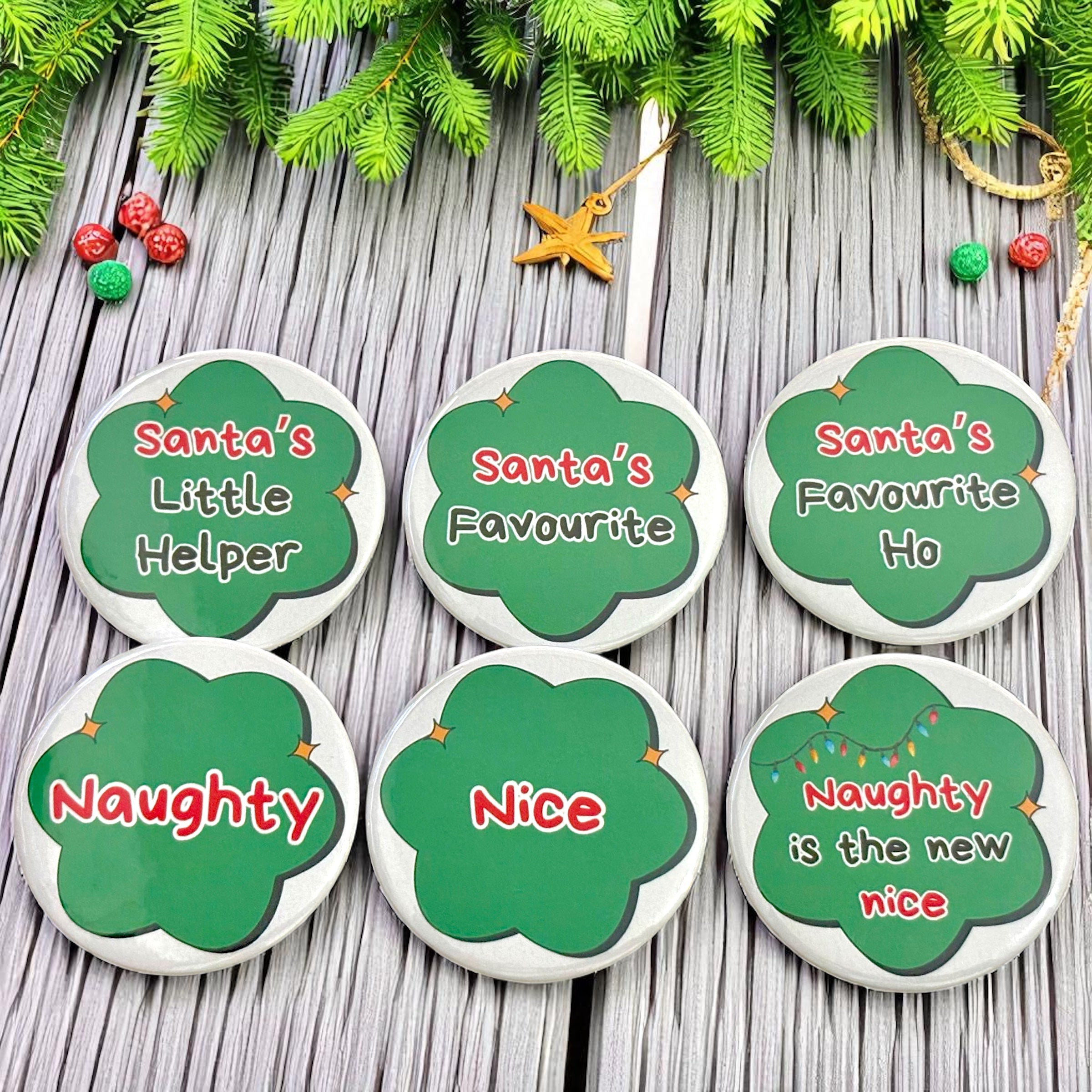 10 x Christmas 'Green Design' Badges
